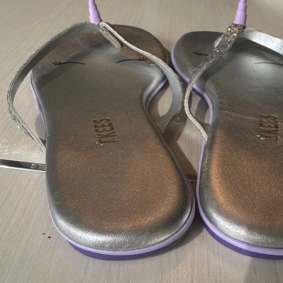 TKEES Metallic Silver unicorn Sandals New - Picture 3 of 9